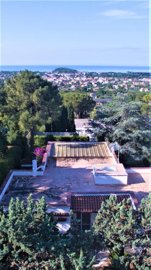 Villa Panoramica Con Piscina E Giardino Per 6 A Minturno Bagian luar foto